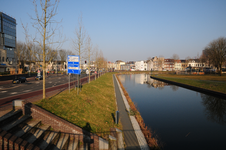 846801 Gezicht op de Stadsbuitengracht te Utrecht, vanaf de Paardenveldbrug, met links de Daalsesingel en rechts het ...